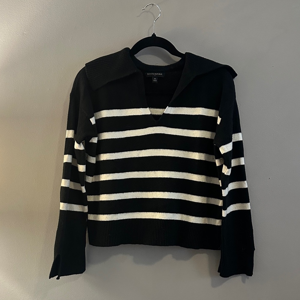 Banana Republic Black and White V-Neck Sweater